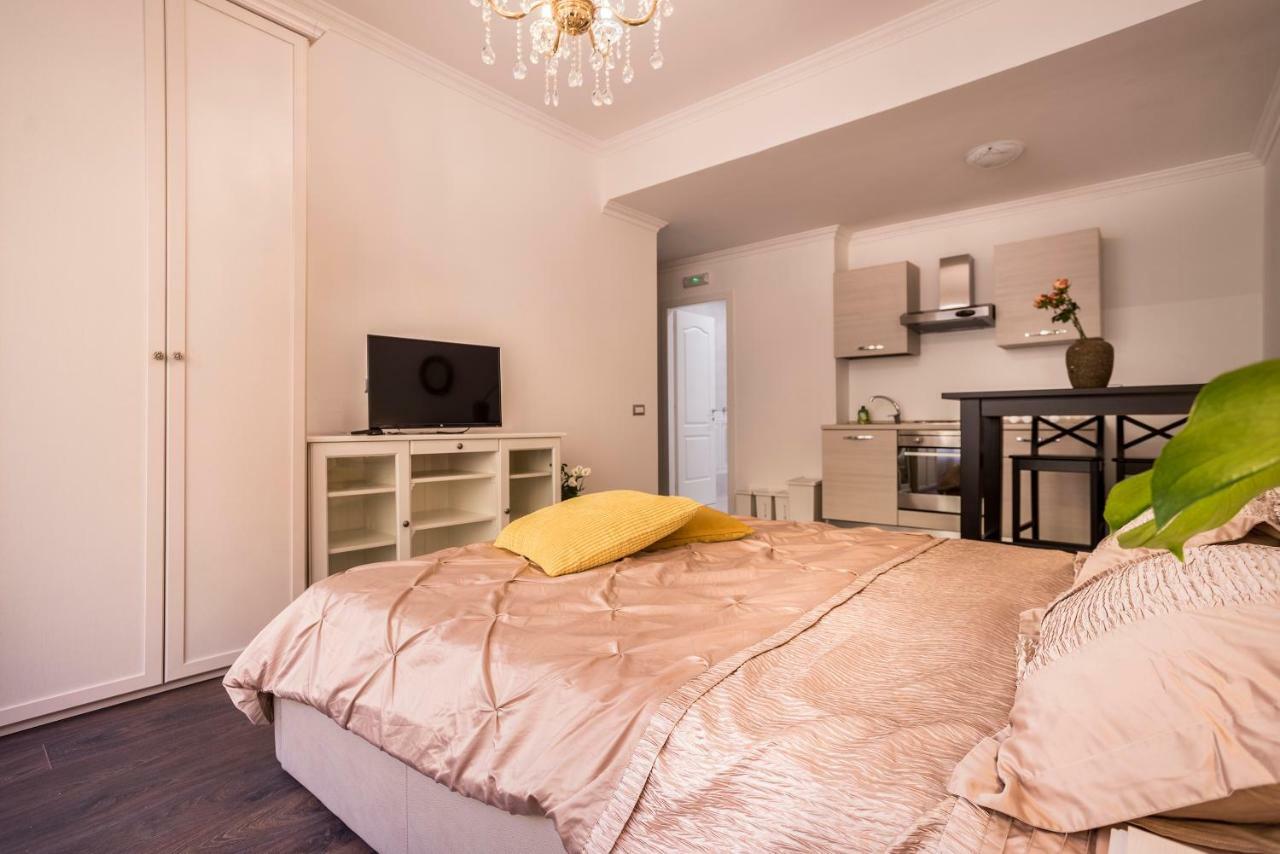 Seven Home Milan Bagian luar foto
